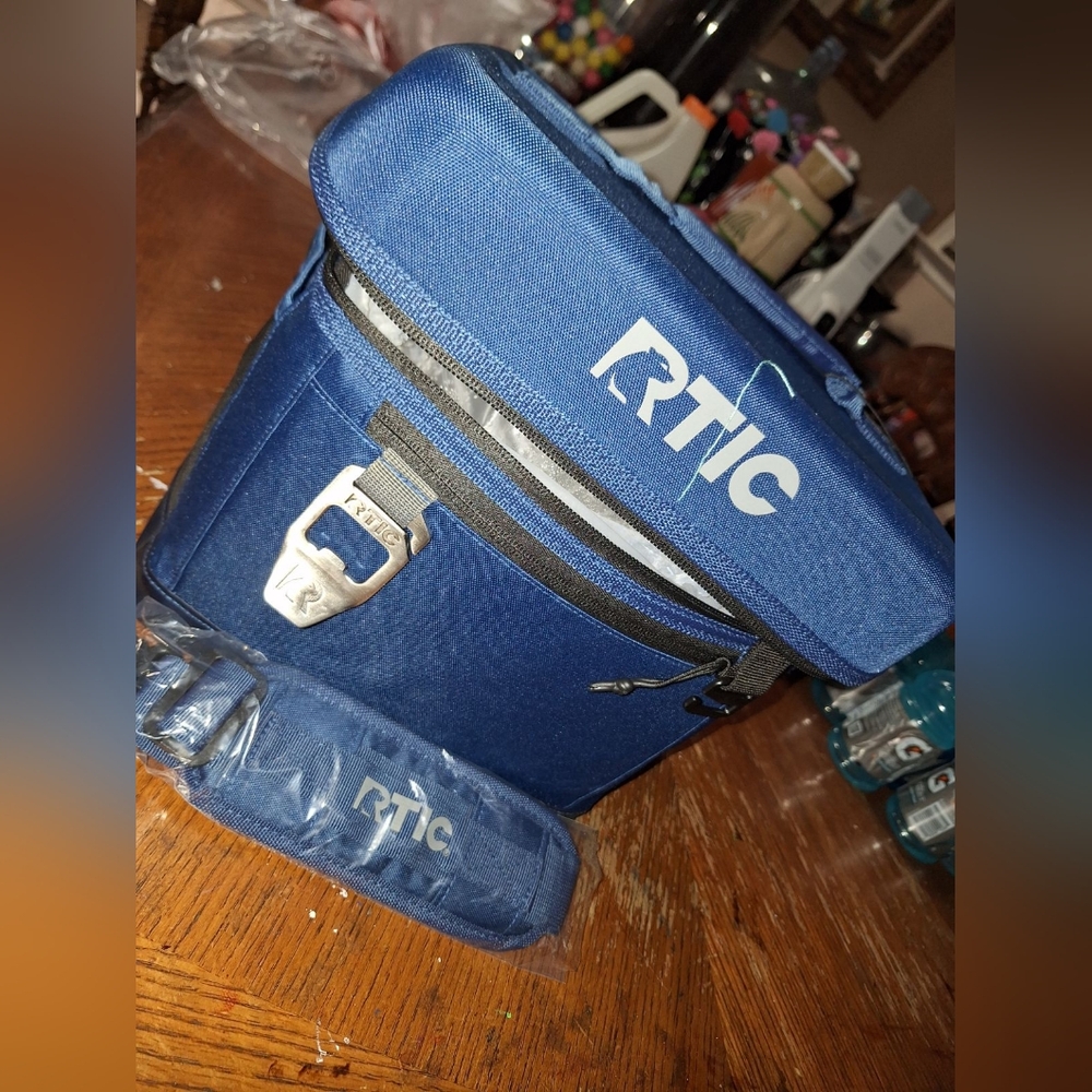 RTIC Lunch Bag Fits 15 cans